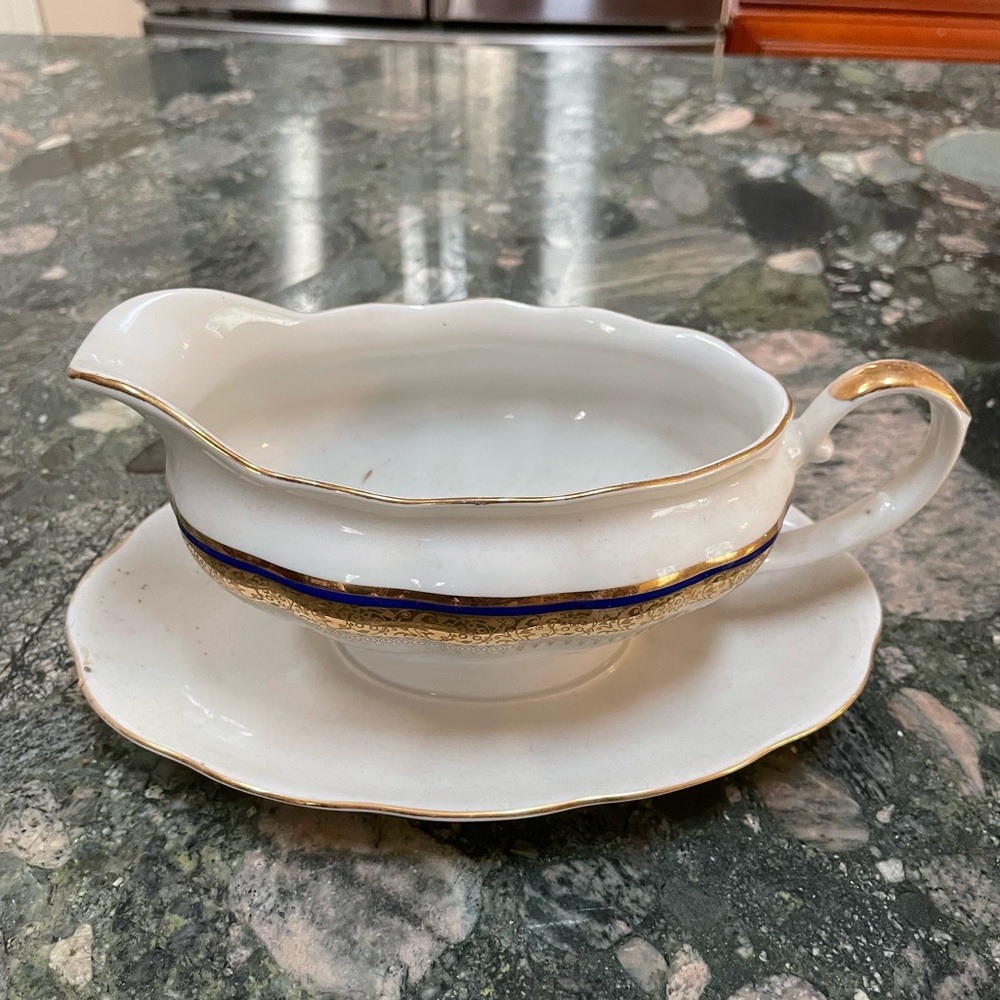 Favolina gravy boat